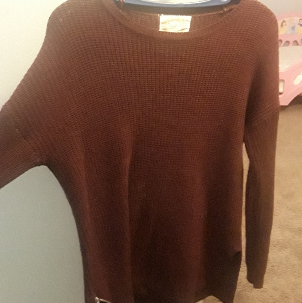 Maroon/brown knit sweater
